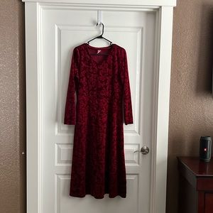 Red dress with floral pattern in velvet
